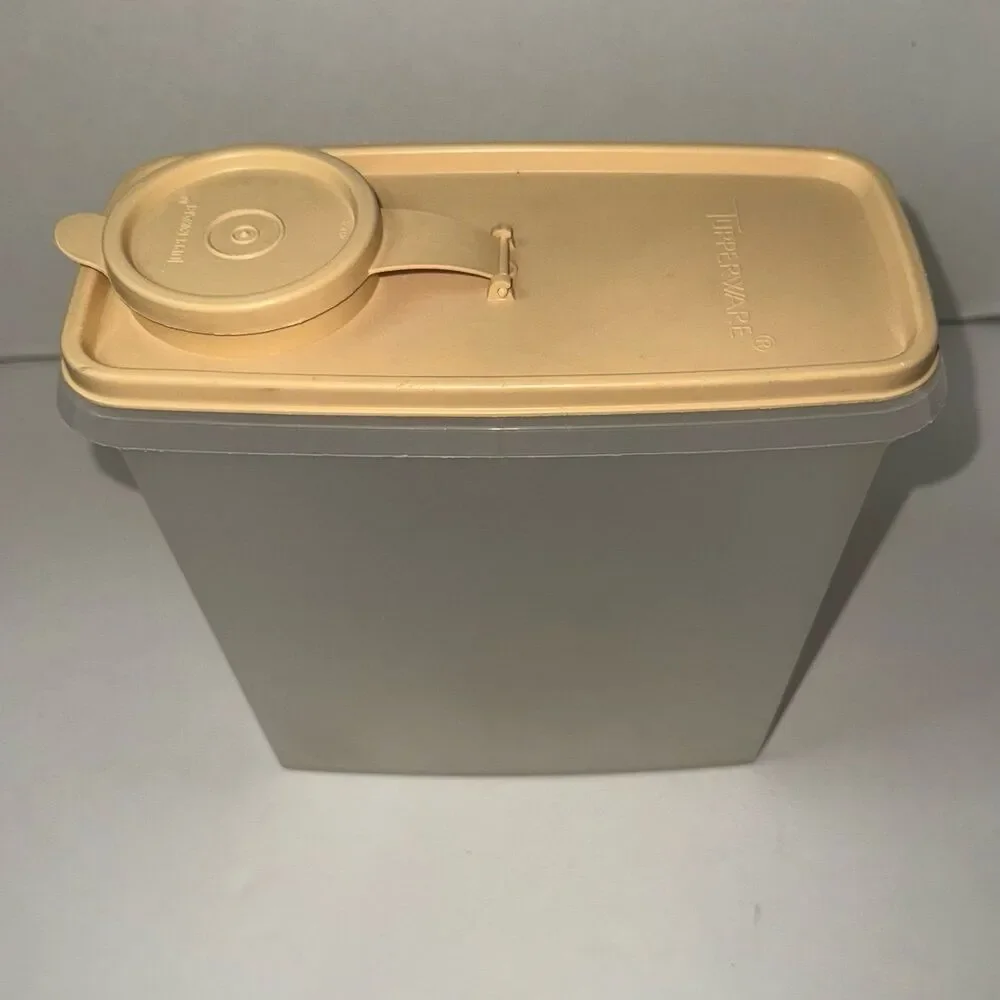 VINTAGE TUPPERWARE FOOD/BEVERAGE/CEREAL STORAGE CONTAINER # 469-9 LID # 470-6